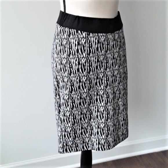 PEA IN A POD Under Belly Jacquard Maternity Skirt - Picture 3 of 8